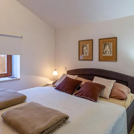 2 Bedroom Gorgeous Apartment In Porec