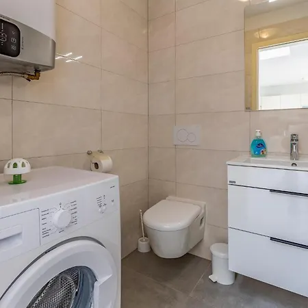 2 Bedroom Cozy In Apartment Medulin