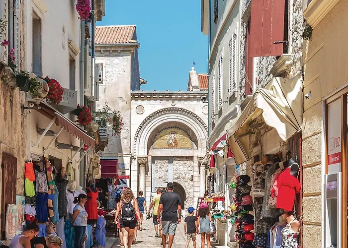 2 Bedroom Cozy In Appartement Poreč