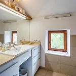Διαμέρισμα 2 Bedroom Cozy In *
