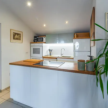 Daire 2 Bedroom Gorgeous In Poreč