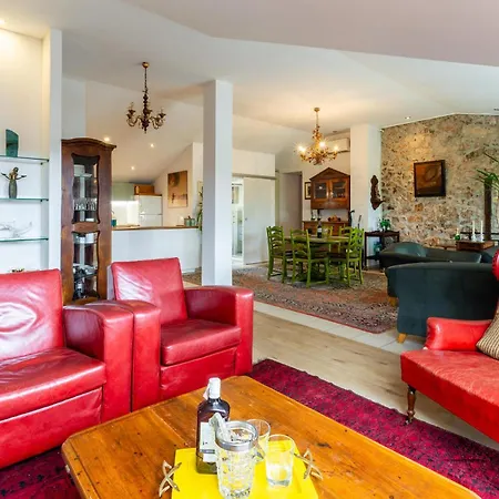 2 Bedroom Gorgeous In Daire *