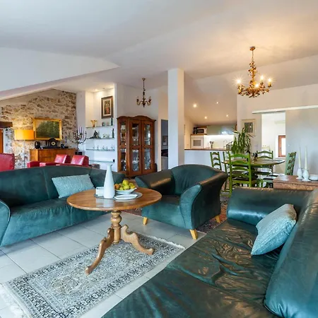 2 Bedroom Gorgeous In Poreč